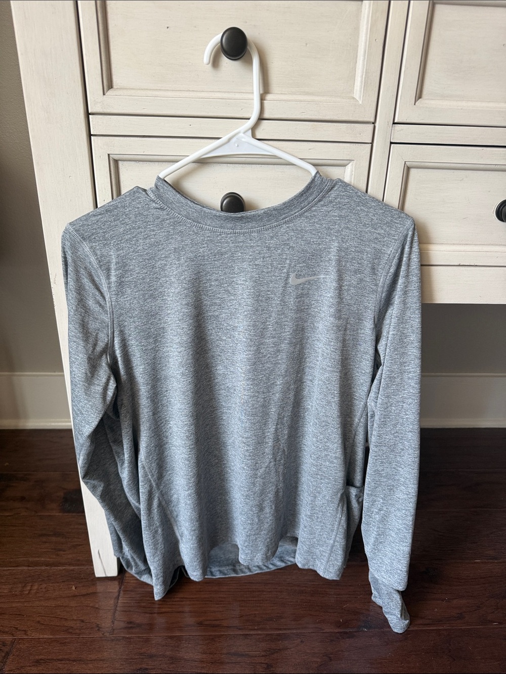 Nike Women’s Long Sleeve Heather Gray Athletic Tee
